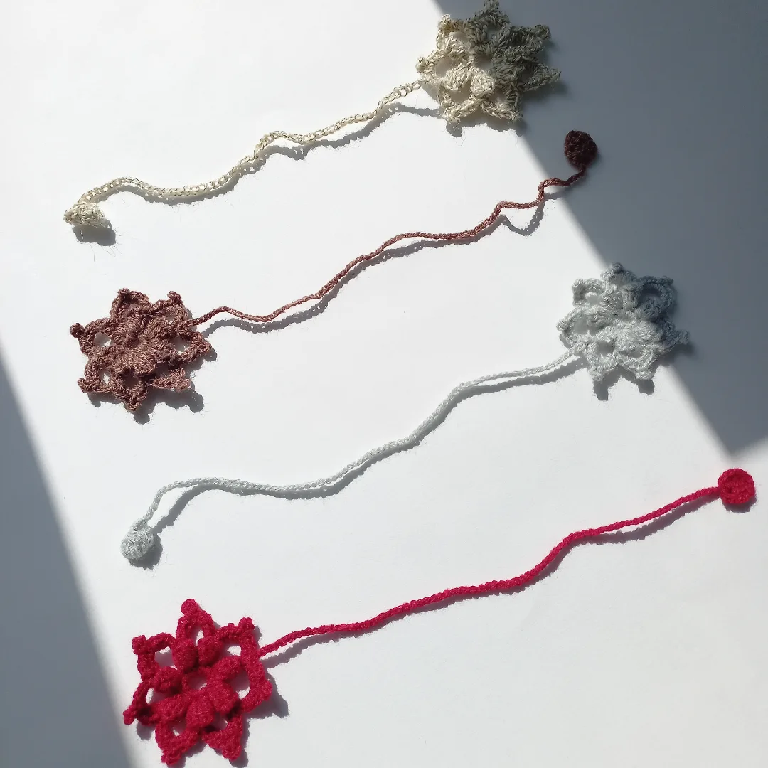 بوکمارک بافتنی طرح گل ۳۰ سانتی